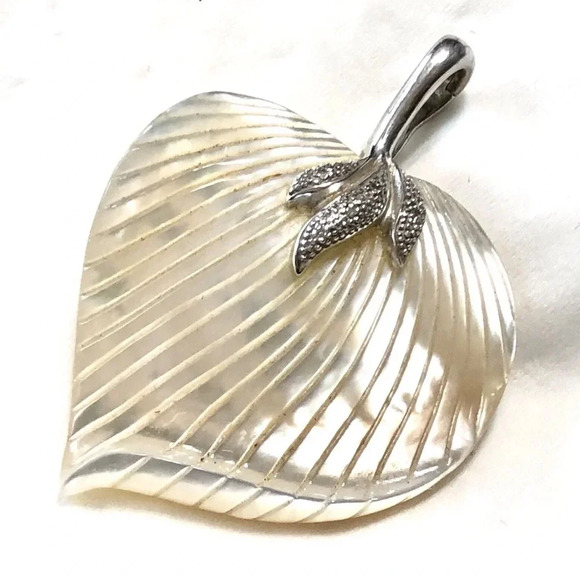 Sterling Silver 925 Mother of Pearl Diamond Heart
Suarti Pendant - Picture 10 of 12
